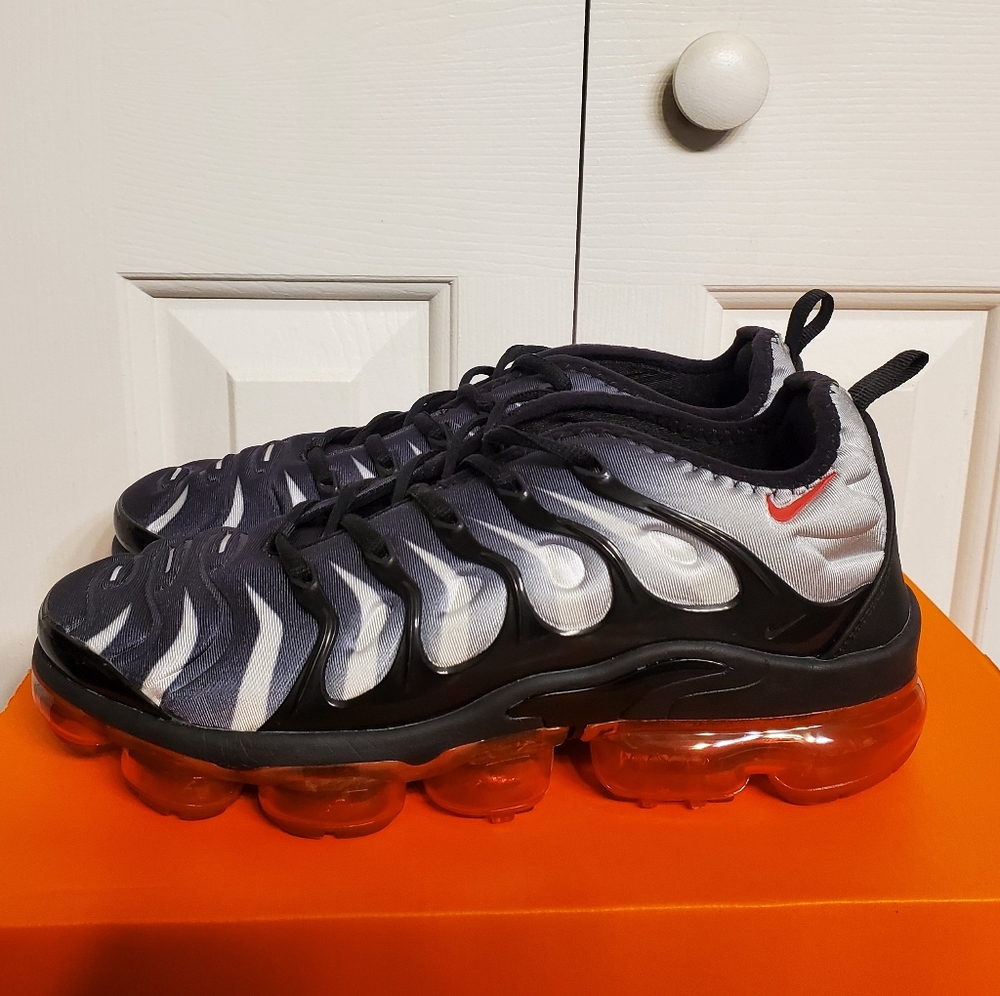 Nike Air Vapormax Plus Black/Gray/Red Men's Size 8.5 or Women's Size 10